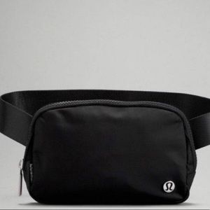 Lululemon Everywhere Belt Bag in Black
